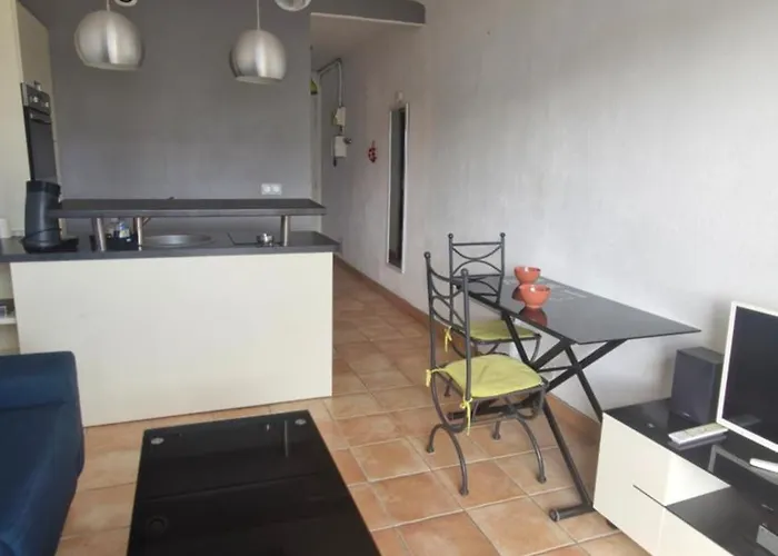 Au Petit Miramar - Joli T2 Face A La Avec Parking شقة